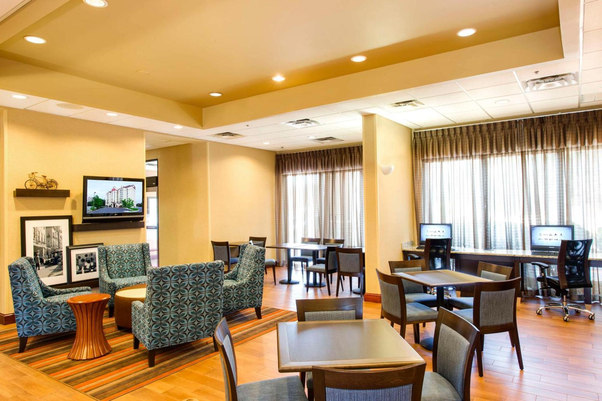 Hampton Inn & Suites Atlanta-Galleria Smyrna Exterior foto
