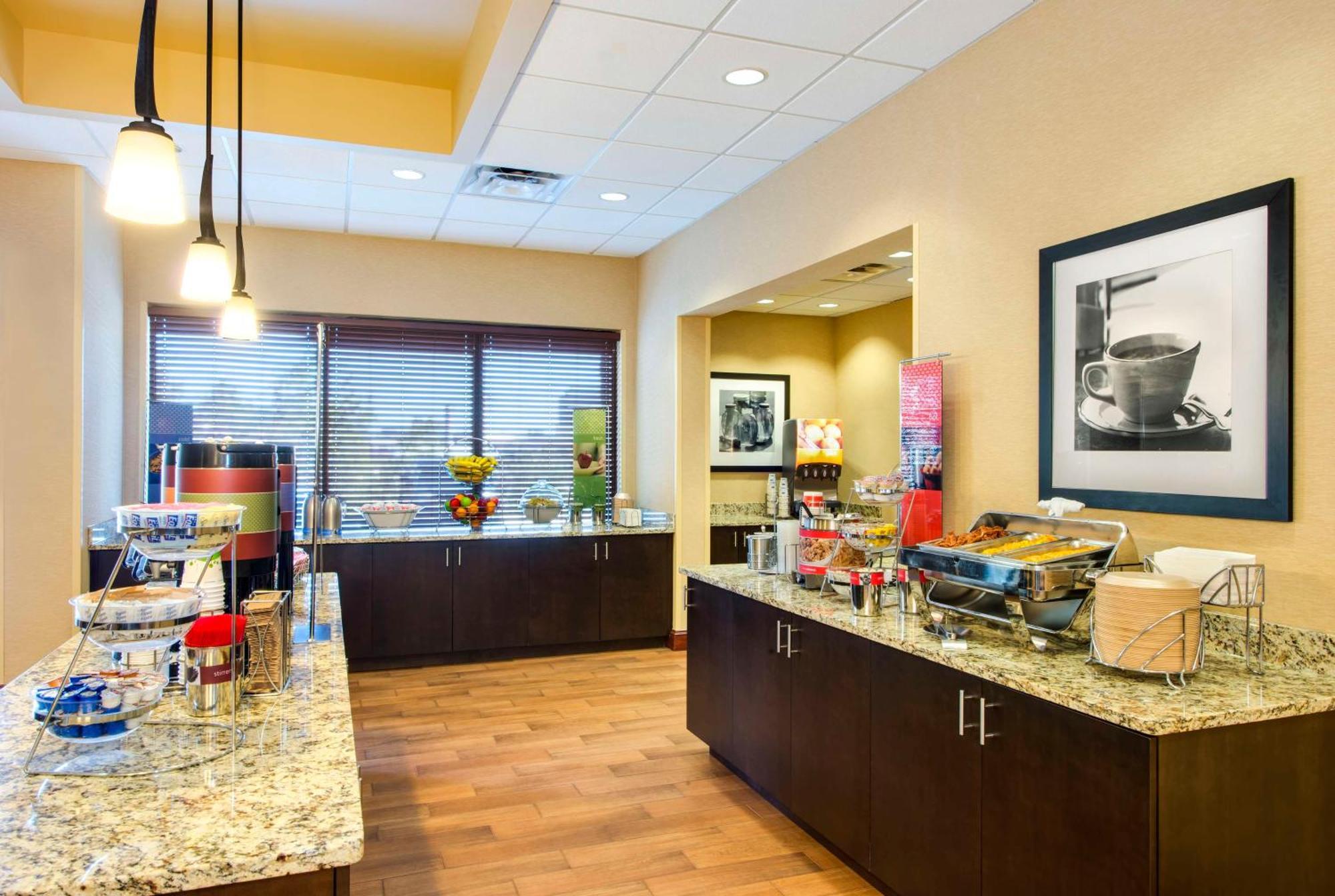 Hampton Inn & Suites Atlanta-Galleria Smyrna Exterior foto